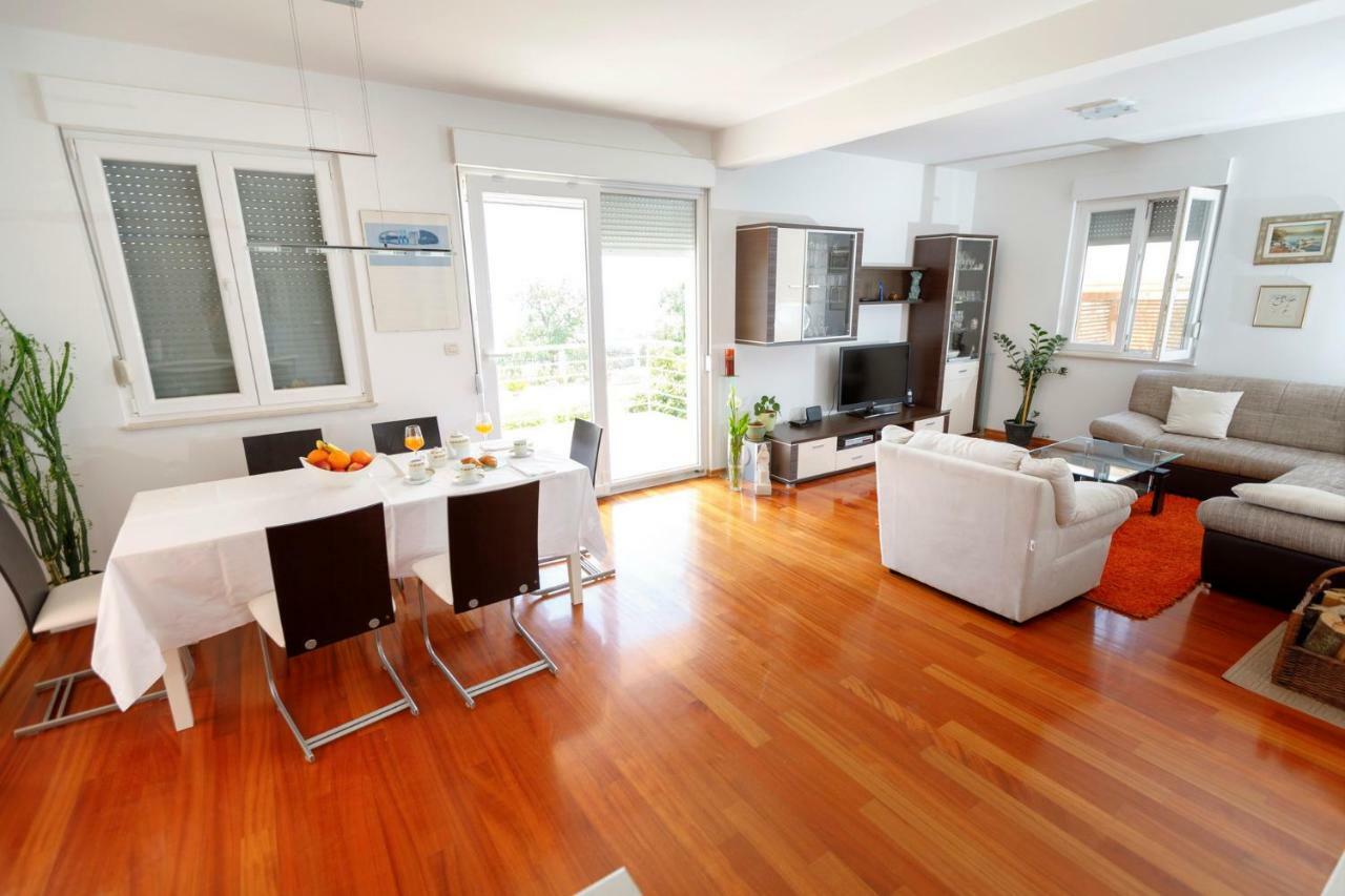 Luxury Villa Castrum Kastela Exterior photo